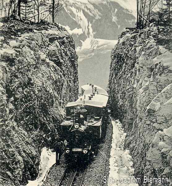 Einschnitt Brünigbahn mit Dampfzug